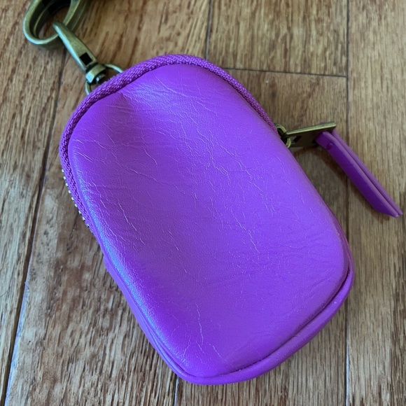 Universal Thread coin purse with adjustable crossbody chevron strap in magenta. - Picture 6 of 7